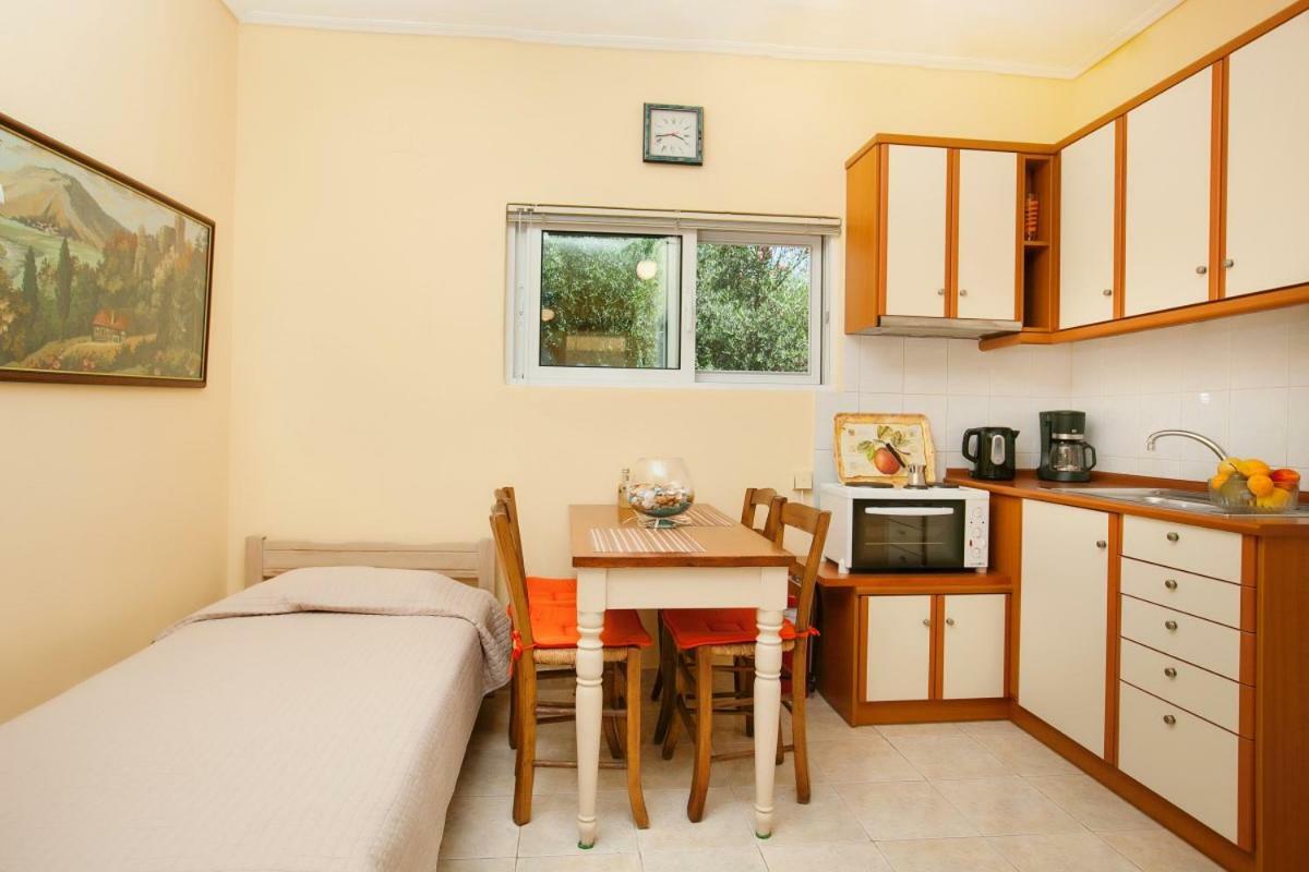 Filothei Apartments Mikrá Mandínia Esterno foto